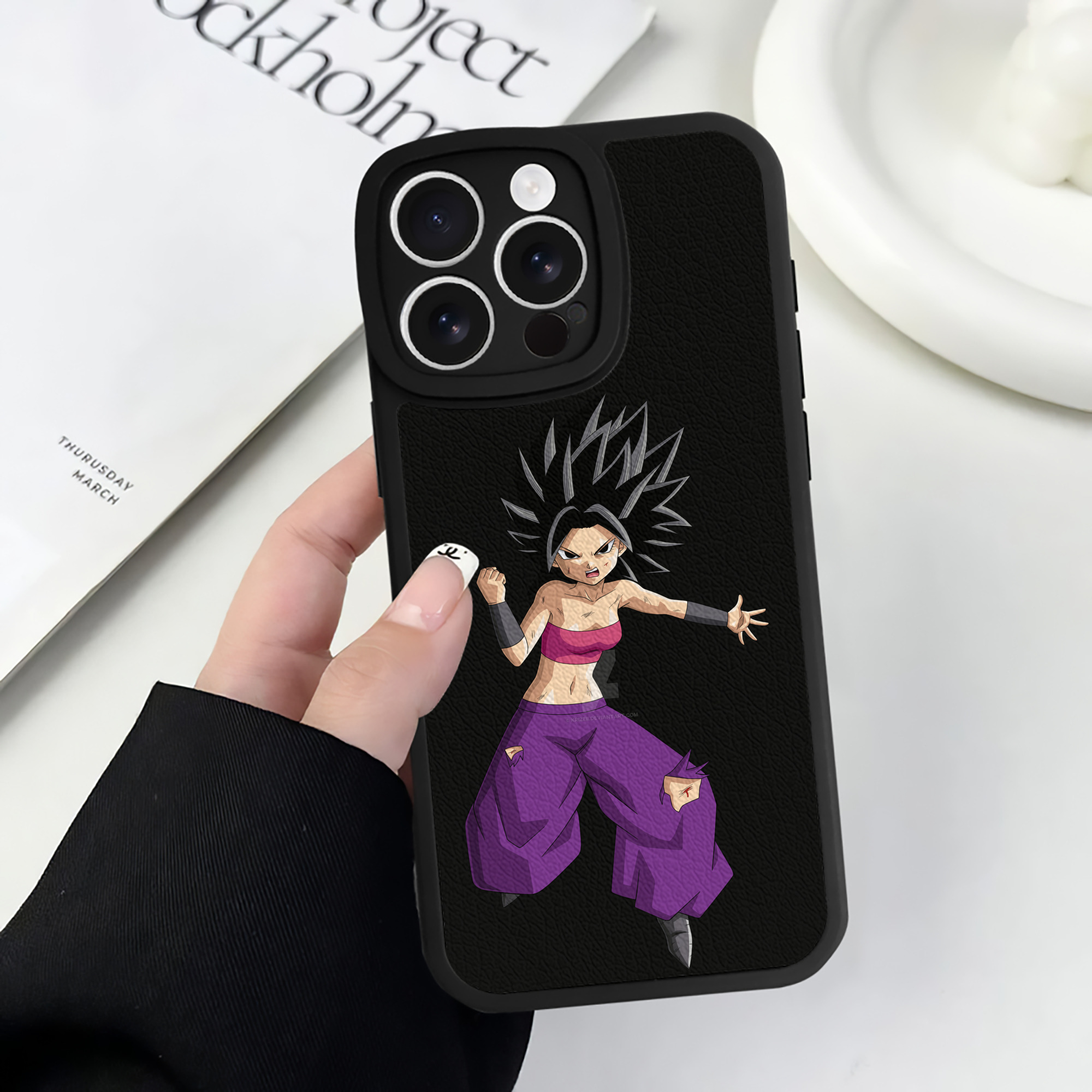 （画像用） ドラゴンボール カリフラ DRAGON BALL Caulifla 【iPhone 16シリーズ対応】シリコンスマホケース（レザー調） 材質：シリコン